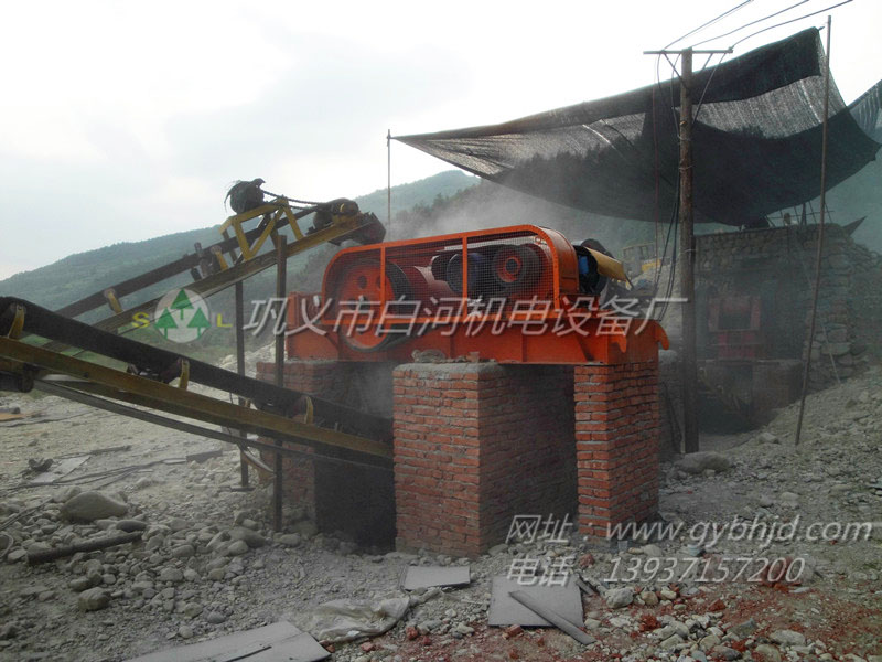 og真人游戏官网对辊制砂机湖北工作现场